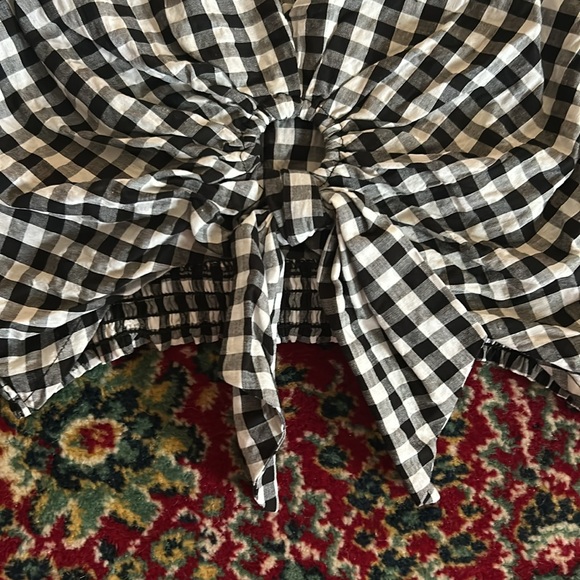 NWT Gingham Keyhole O Ring Front Tie Top - Picture 3 of 8
